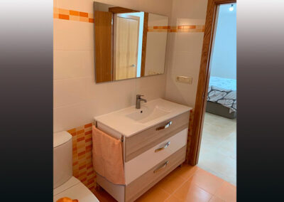 Mueble de baño Modelo Palma de tres cajones con patas combinado roble/blanco, espectacular!!