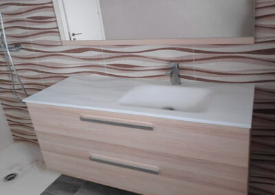 Mueble modelo Plus de 120 con lavabo desplazado derecha color Roble
