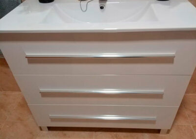 Mueble de Baño Palma de tres cajones con patas fácil instalación