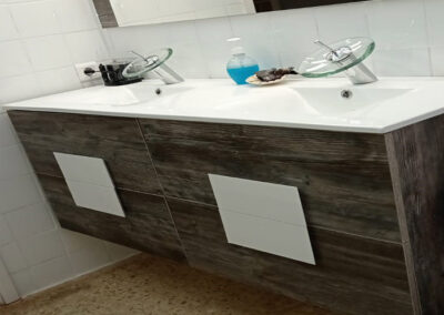 Mueble de baño 140 x 46 lavabo doble seno color ceniza, modelo cuadra
