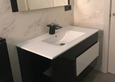 Mueble de baño modelo Soria negro brillo