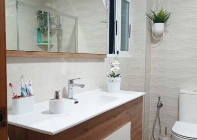 Mueble de baño para colgar cuadra
