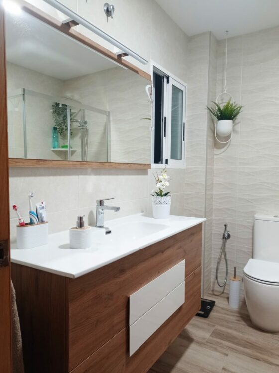 Mueble de baño para colgar cuadra