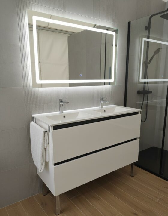 Espejo LED Rectangular con Lupa y Función Antivaho
